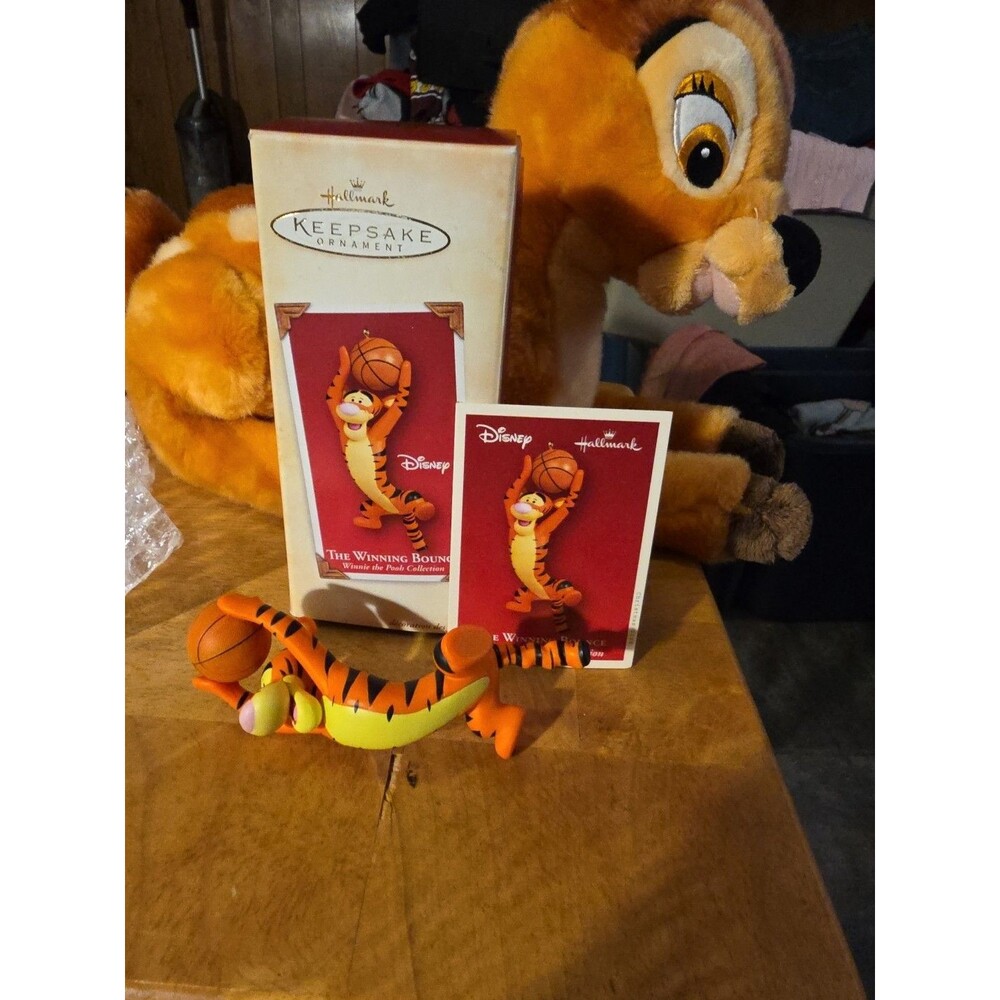 2004 Disney Tigger Christmas Hallmark Keepsake Ornament Winning Bounce Winnie